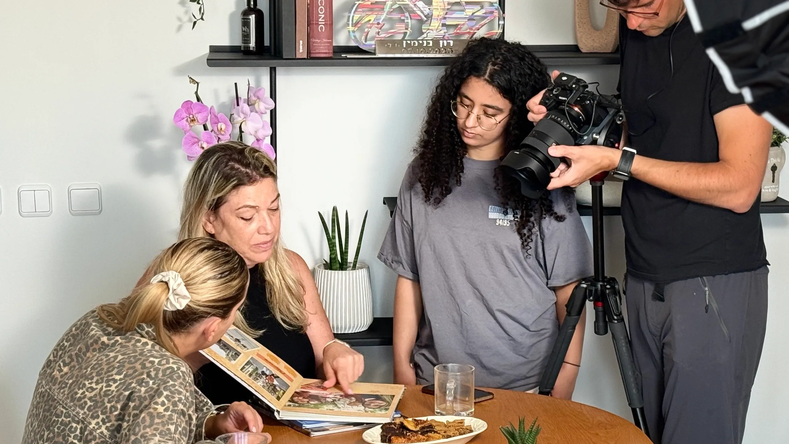 Behind the scenes photo 8